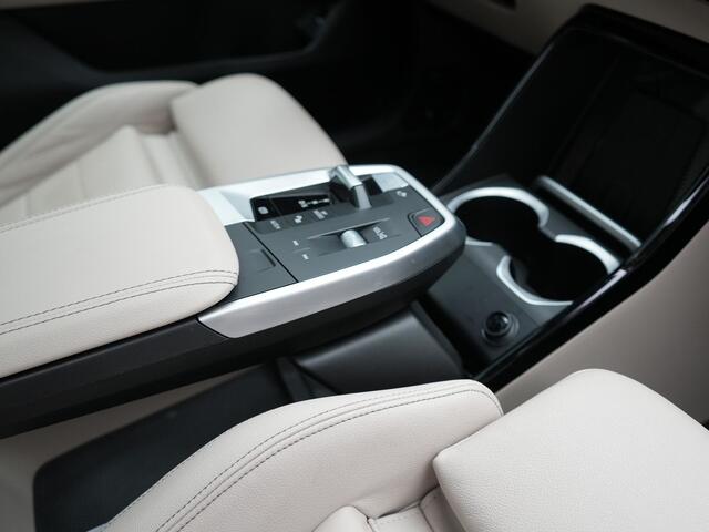 BMW X1 xDrive23i M Sport 204pk Dealer O.H | Panodak | Adaptive Cruise | Lederen Sportstoelen Massage & Memory | Head Up | 360 Camera | Harman Kardon | Widescreen Navi | Parkassist | Keyless | 19"L.M | Apple Carplay |