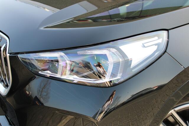 BMW X1 xDrive23i High Executive M Sport Automaat / Trekhaak / Sportstoelen / Parking Assistant Professional / Comfort Access / Head-Up / M Adaptief onderstel / Stuurverwarming