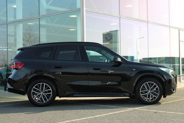 BMW X1 xDrive23i High Executive M Sport Automaat / Trekhaak / Sportstoelen / Parking Assistant Professional / Comfort Access / Head-Up / M Adaptief onderstel / Stuurverwarming
