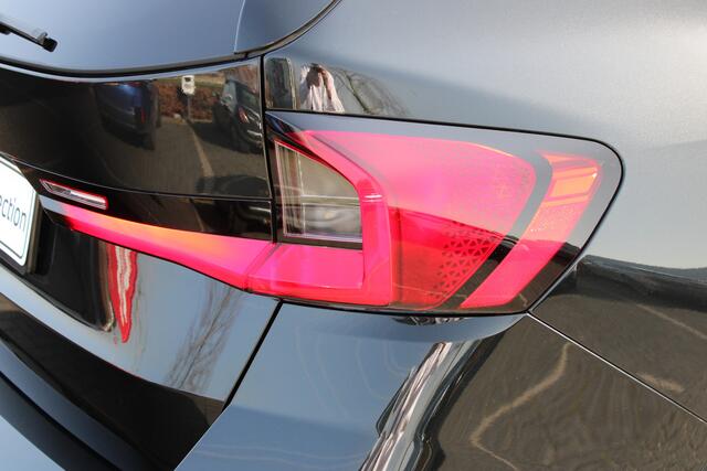 BMW X1 xDrive23i High Executive M Sport Automaat / Trekhaak / Sportstoelen / Parking Assistant Professional / Comfort Access / Head-Up / M Adaptief onderstel / Stuurverwarming