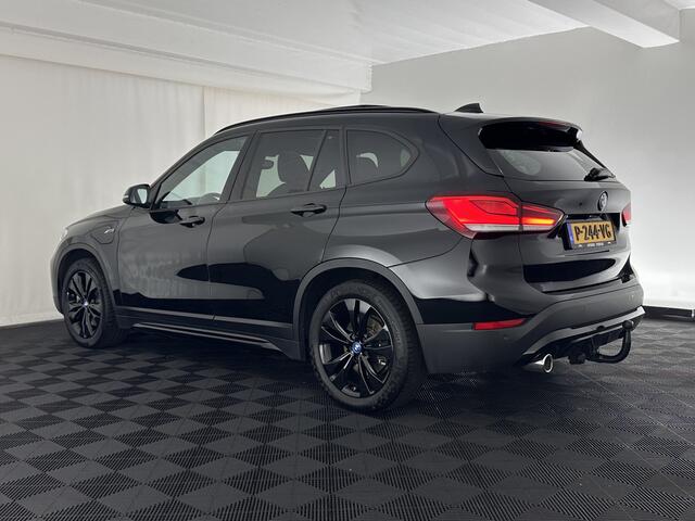 BMW X1 xDrive25e Business Edition Plus (INCL.BTW) Aut. *PANO | HEAD-UP | LEATHER | FULL-LED | HEATED-COMFORTSEATS | CAMERA | PRIVACY-GLASS | NAVI-FULLMAP | ECC | PDC | CRUISE | 18''ALU | TOWBAR*