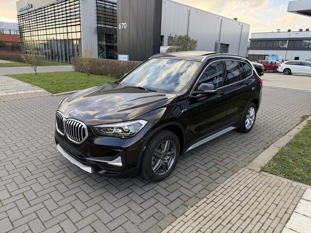 BMW X1 xDrive25e X Line Pano, Camera, LED
