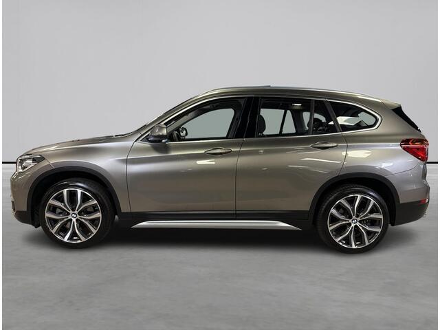 BMW X1 sDrive20i High Executive Panorama dak, Leer, NAP