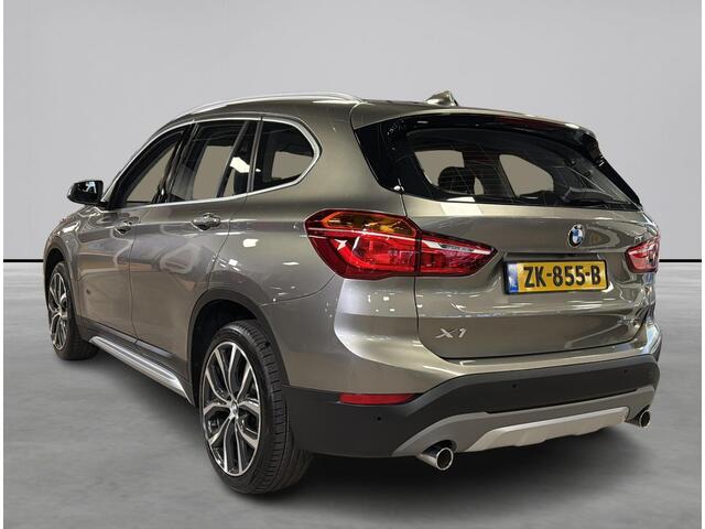 BMW X1 sDrive20i High Executive Panorama dak, Leer, NAP