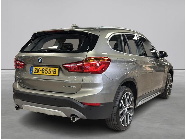 BMW X1 sDrive20i High Executive Panorama dak, Leer, NAP