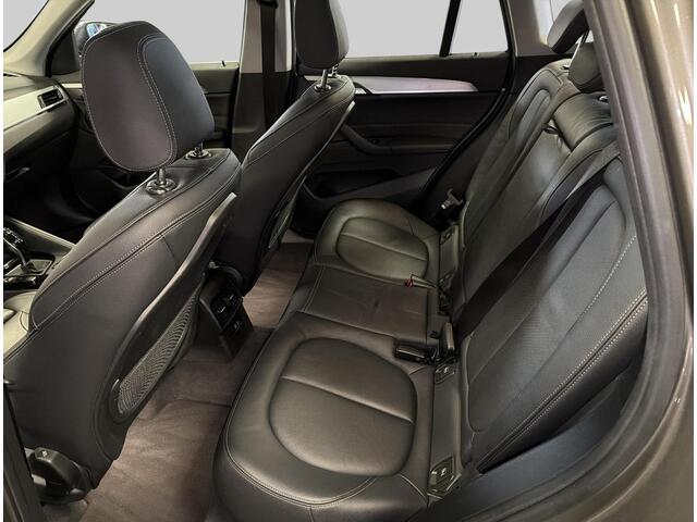 BMW X1 sDrive20i High Executive Panorama dak, Leer, NAP
