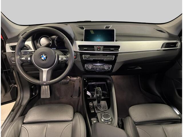 BMW X1 sDrive20i High Executive Panorama dak, Leer, NAP