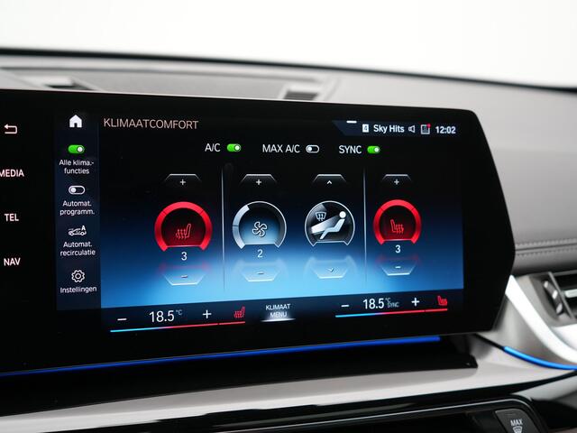 BMW X1 sDrive20i M Sport 170pk Dealer O.H. | Panodak | Lederen Sportstoelen Verwarmd | Adaptive M Onderstel | Widescreen Navi | Camera | Keyless | Adaptive LED | Sfeerverlichting | Apple Carplay | Navigatie | DAB |