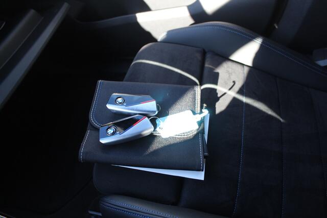 BMW X1 xDrive25e Orig NL auto/Dealeronderhouden/Sfeerverlichting/Apple carplay/Navigatie/Achteruitrijcamera/Elektrische achterklep/Parkeersensoren rondom/