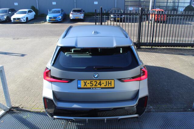 BMW X1 xDrive25e Orig NL auto/Dealeronderhouden/Sfeerverlichting/Apple carplay/Navigatie/Achteruitrijcamera/Elektrische achterklep/Parkeersensoren rondom/