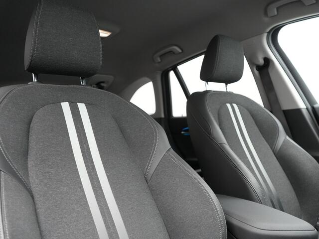 BMW X1 xDrive25e Sportline Plug In Hybrid 221pk Dealer O.H. PHEV | Trekhaak Afn. | Adaptive Cruise | Camera | Sportstoelen Verwarmd | Sfeerverlichting | Keyless | LED Koplampen | Navigatie | DAB |