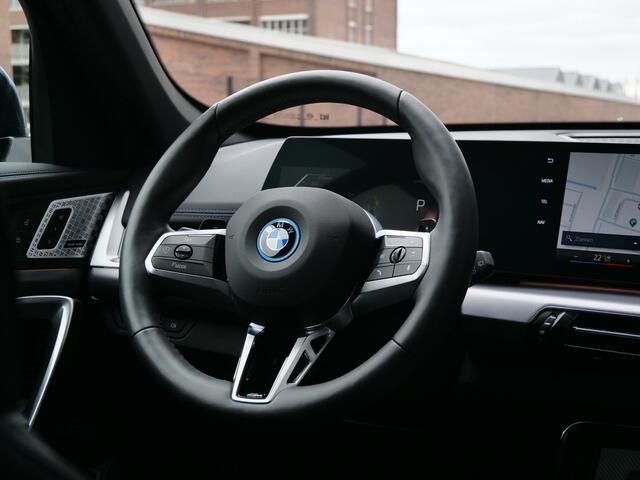 BMW X1 xDrive25e M Sport pakket Pro 245 Pk Automaat Schuifdak / Winterpakket / Harman Kardon