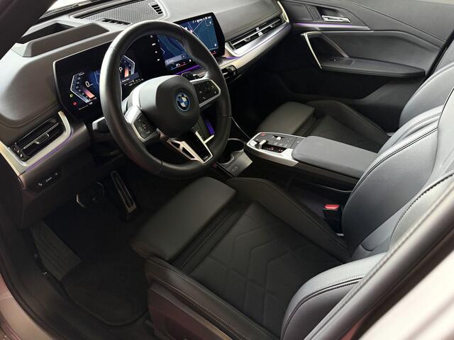 BMW X1 XDRIVE 25E M-SPORT LED PANO.SCHUIFDAK HEADUP ELEK.KLEP NAVI 360.CAM STOELVERW M-SHADOW LINE ELEK.STOEL ZWARTE.HEMEL 06/2025 PHEV PLUG IN HYBRID AWD 4X4 4WD ? Top Auto's. Al 30 Jaar uw Bmw Specialist in , BMW M / M Sport / PHEV / HEV / Hybrid / Mhev / 25e