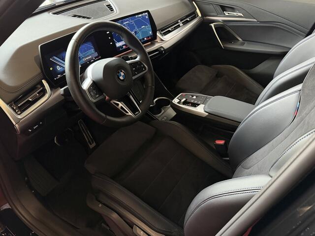 BMW X1 SDRIVE M-SPORT BIJNA NIEUW 6.863KM ! SHADOW LINE NAVI LED ELEK.KLEP CRUISE LEER/ALCANTARA CAMERA M-SPORT INTERIEUR / EXTERIEUR ? Top Auto's. Al 30 Jaar uw Bmw Specialist in , BMW M / M Sport / PHEV / HEV / Hybrid / Mhev / 25e / 30e / xDrive25e // xDrive3