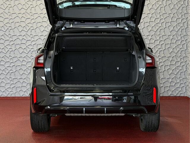 BMW X1 SDRIVE M-SPORT BIJNA NIEUW 6.863KM ! SHADOW LINE NAVI LED ELEK.KLEP CRUISE LEER/ALCANTARA CAMERA M-SPORT INTERIEUR / EXTERIEUR ? Top Auto's. Al 30 Jaar uw Bmw Specialist in , BMW M / M Sport / PHEV / HEV / Hybrid / Mhev / 25e / 30e / xDrive25e // xDrive3