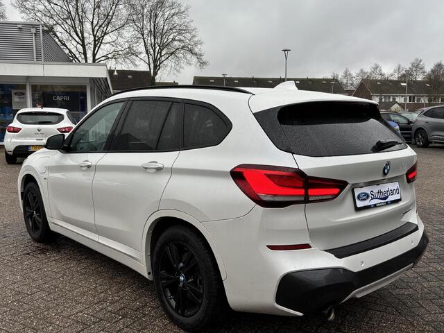 BMW X1 xDrive25e M Sport |SCI| 220 PK PHEV | Plug-in Hybride | M pakket | Trekhaak | 19 inch | Camera | Sportstoelen | Stoelverwarming | Adaptive Led | Individual dakhemel | Elektrische achterklep