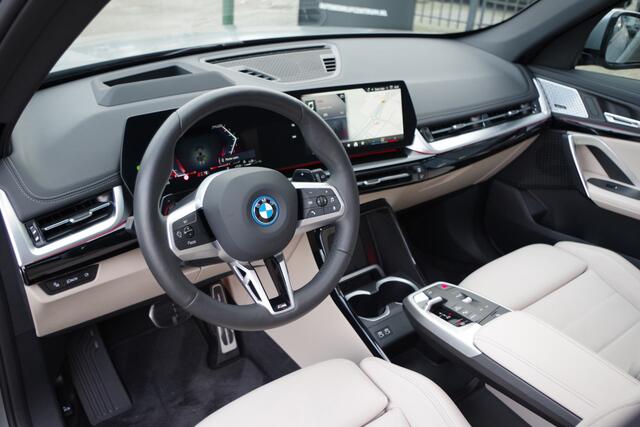 BMW X1 xDrive30e 327 PK M-Sport Pro PHEV, Panoramadak, Diving Ass. Prof., H/K Sound, Head-Up