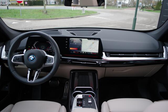 BMW X1 xDrive30e 327 PK M-Sport Pro PHEV, Panoramadak, Diving Ass. Prof., H/K Sound, Head-Up