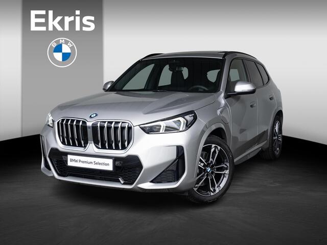 BMW X1 xDrive25e | M Sportpakket | Premium Pack | Stuurwielrand verwarmd | Comfort Access | Achteruitrijcamera | Panoramadak | Stoelverwarming | Harman-Kardon | Trekhaak