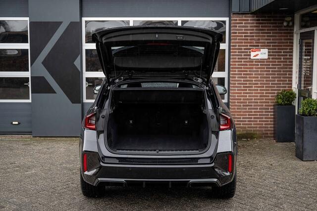 BMW X1 sDrive18i | M-Sport | Shadow | Harman/Kardon | Keyless | Sportstoelen | Camera | Adap. led | 19' inch |