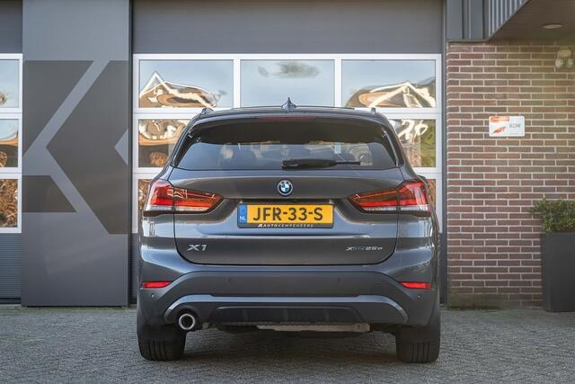 BMW X1 25e xDrive | Sport Line | Panorama | Stoelverwarming | H/K | Keyless | HUD | ACC | Adap. Led | Camera | 18' inch |