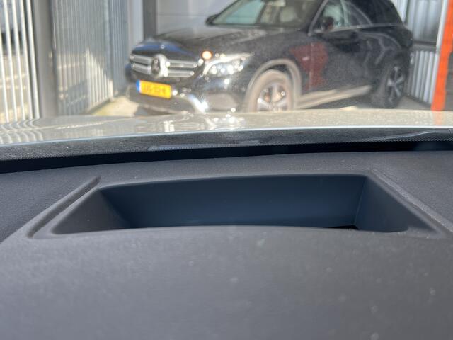 BMW X1 sDrive20i Executive Edition | AUTOMAAT | TREKHAAK | HEAD-UP DISPLAY | NAVI XL | CRUISE CONTROL | PDC | LMV | CLIMATE CONTROL | BLUETOOTH | LED | DAB | ELEKTR. ACHTERKLEP