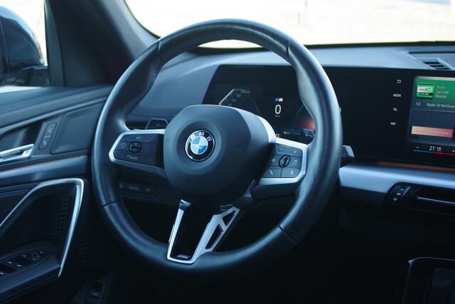 BMW X1 sDrive20i 170 PK M-Sport, Panoramadak, Adap. Cruise Control, Kuipstoelen, LED