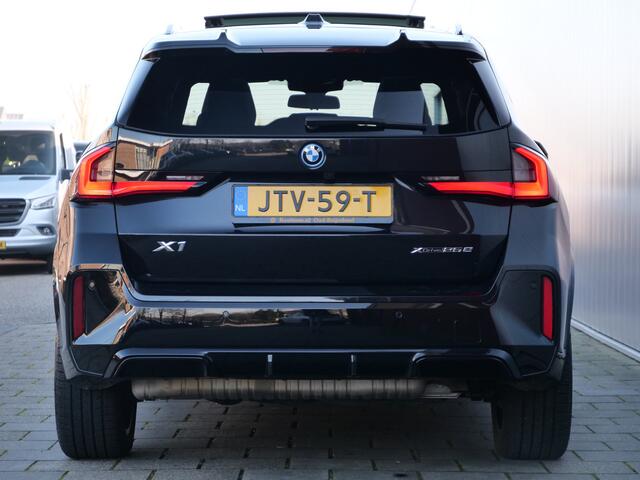 BMW X1 xDrive25e M Sport pakket Pro 245 Pk Automaat Schuifdak / Winterpakket / Harman Kardon