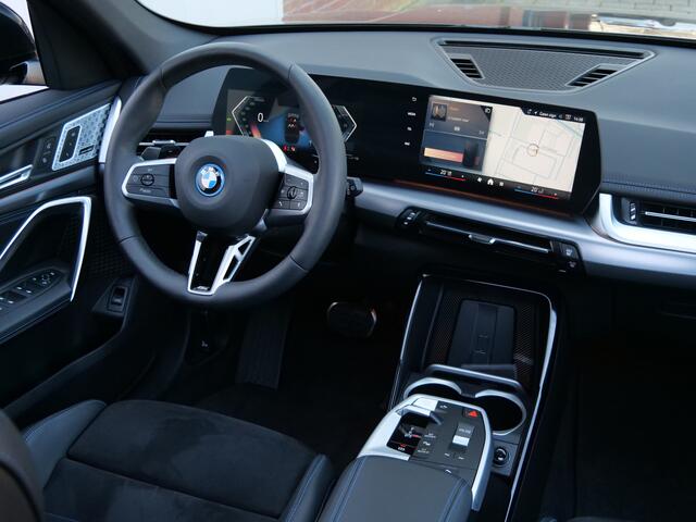 BMW X1 xDrive25e M Sport pakket Pro 245 Pk Automaat Schuifdak / Winterpakket / Harman Kardon