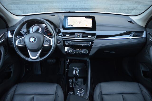 BMW X1 sDrive20i VDL Nedcar Edition | HUD | LEDER | TREKHAAK |