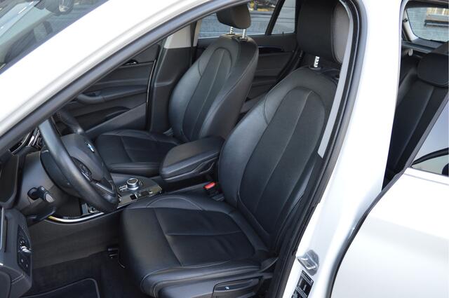 BMW X1 sDrive20i VDL Nedcar Edition | HUD | LEDER | TREKHAAK |