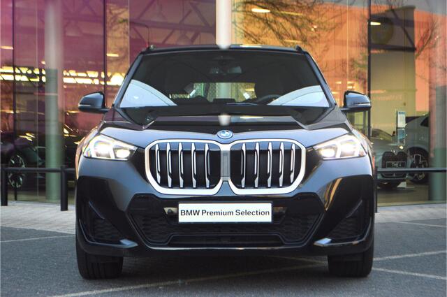 BMW X1 xDrive25e M Sport Automaat / M Adaptief onderstel / Sportstoelen / Comfort Access / Achteruitrijcamera / / Harman-Kardon / Adaptieve LED