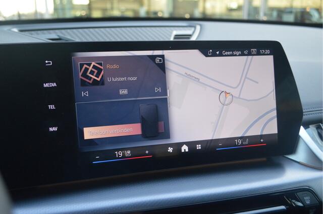 BMW X1 xDrive25e M Sport Automaat / M Adaptief onderstel / Sportstoelen / Comfort Access / Achteruitrijcamera / / Harman-Kardon / Adaptieve LED