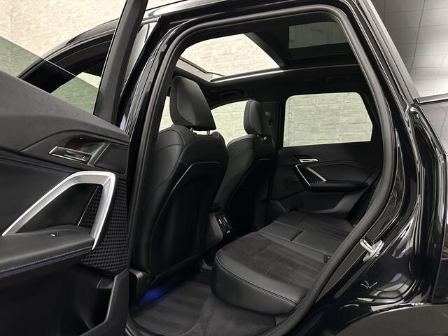 BMW X1 30e 313PK M-Sport | 360 Camera | ACC | Panorama | Head-Up | 20'' | Keyless-Entry | LED Adaptief | Sfeerverlichting | Trekhaak 1800kg | Sportstoelen | Carplay | Black-Optic | Getint Glas | Stoelverwarming | DAB | Draadloos Laden | Fabrieksgarantie |