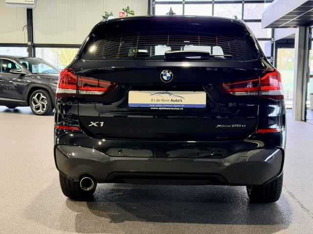BMW X1 xDrive25e High Executive M-Sport | '19 | Camera | HUD | Electrische stoelen