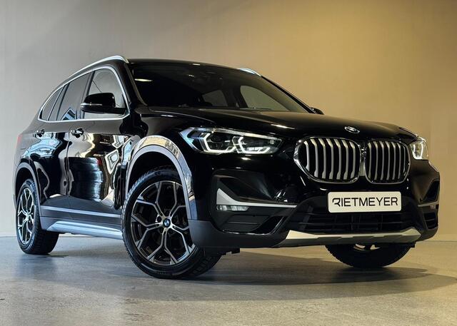 BMW X1 sDrive20i High Executive |Head-Up |Trekhaak |Sfeer |Dealer onderhouden