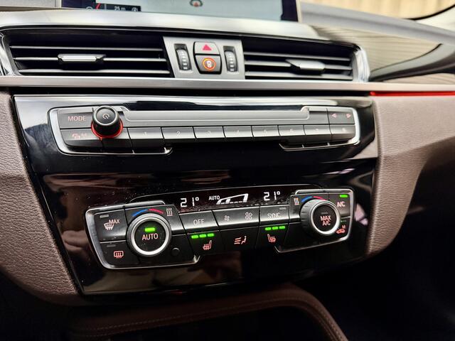 BMW X1 sDrive20i 192 PK Org.NL! / HUD / Naiv Pro / Keyless / Afn. Trekhaak / Camera / Leder / Stoelverwarming / LED / 18'' LMV