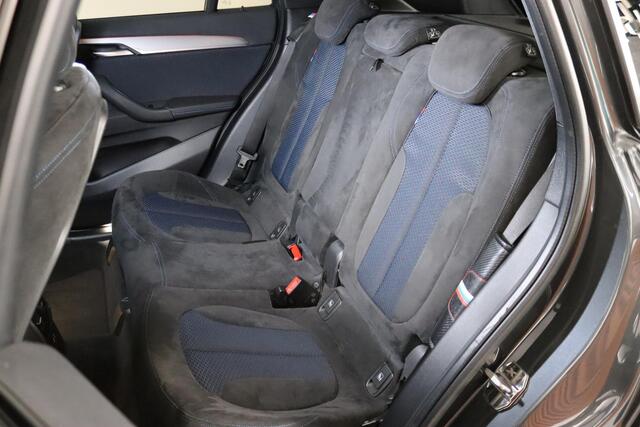 BMW X1 sDrive20i High Executive M-sport, Panoramadak, HUD, Camera, H&K, Memory, Keyless