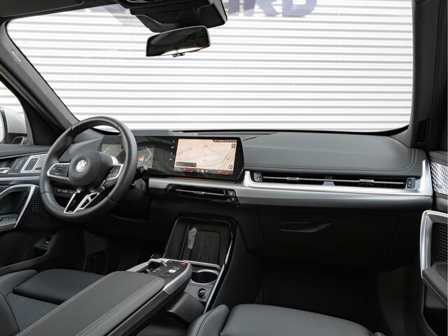 BMW X1 sDrive18i M-Sport Pro - 20 inch - Pano - Memory - Trekhaak - Head-up