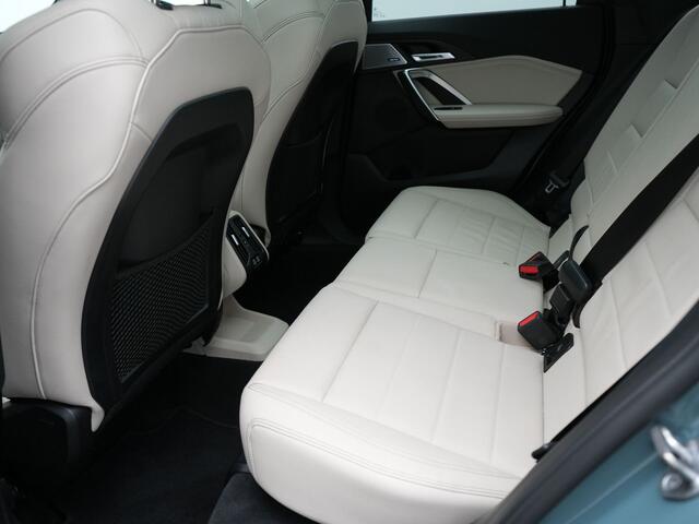 BMW X1 xDrive23i M Sport 218pk Dealer O.H | Panodak | Adaptive Cruise | Lederen Sportstoelen Massage & Memory | Head Up | 360 Camera | Harman Kardon | Widescreen Navi | Parkassist | Keyless | 19"L.M | Apple Carplay |