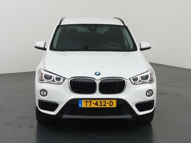 BMW X1 sDrive20i Executive | Trekhaak | LED | Navigatie | 1800kg trekkracht | PDC | Climate Control | Cruise Control | Ele. kofferdeksel |