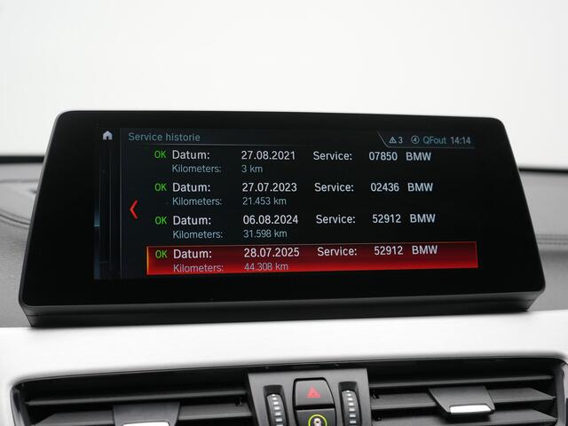 BMW X1 xDrive25e X Line PHEV 221pk Dealer O.H. | Panodak | Head Up | Camera | Sfeerverlichting | Sportstoelen & Stuur Verwarmd | Apple Carplay | Keyless | Navigatie | Cruise Control | DAB | Plug In Hybrid |