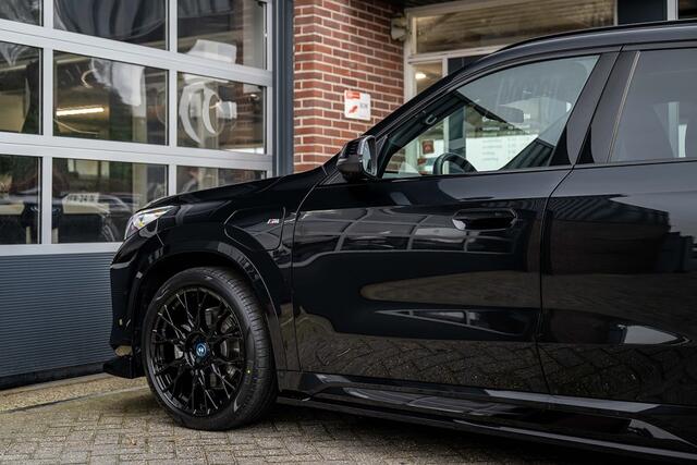 BMW X1 xDrive25e M Sport | Panorama | Shadow | Maxton | Driving Ass. Plus | Camera | Adapt. Led | Stoelverwarming | 20 Inch |