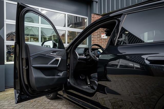 BMW X1 xDrive25e M Sport | Panorama | Shadow | Maxton | Driving Ass. Plus | Camera | Adapt. Led | Stoelverwarming | 20 Inch |
