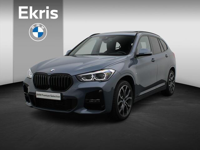 BMW X1 sDrive20i High Executive | M Sportpakket | Parking Pack | Trekhaak | Panoramadak | Laserlicht | Head Up Display | DAB | HiFi | Apple Carplay | 19''