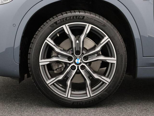 BMW X1 sDrive20i High Executive | M Sportpakket | Parking Pack | Trekhaak | Panoramadak | Laserlicht | Head Up Display | DAB | HiFi | Apple Carplay | 19''