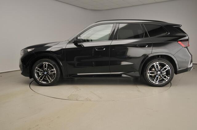 BMW X1 xDrive25e M-Sportpakket / Trekhaak / Sportstoelen / Getint glas / Harman-Kardon / Head-up / Alu wielen 19 inch
