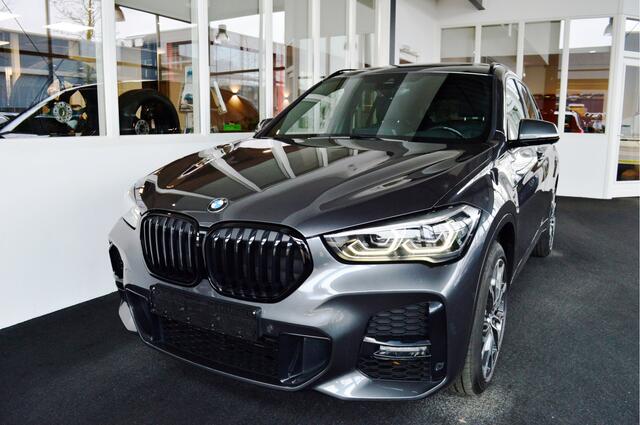 BMW X1 sDrive20i M-Sportedition | Pano | HUD | Leder | Elektr. Stoel + Mem