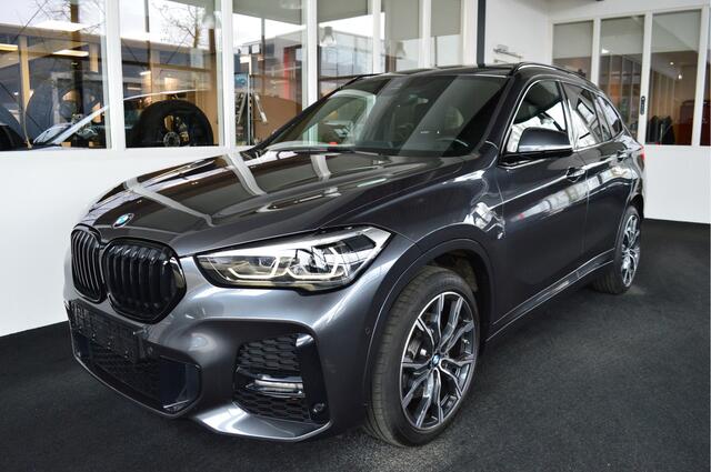 BMW X1 sDrive20i M-Sportedition | Pano | HUD | Leder | Elektr. Stoel + Mem