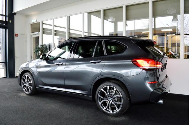 BMW X1 sDrive20i M-Sportedition | Pano | HUD | Leder | Elektr. Stoel + Mem